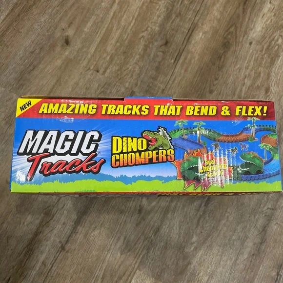 New!!! Magic Tracks Dino Chompers 172 Pcs 8Ft Tracks Raptor Car LED Chomp Action - Picture 5 of 5